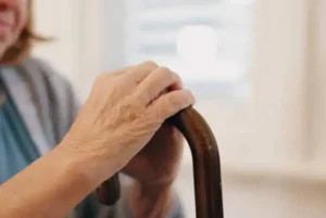 Πρόστιμο 1,8 εκατ. λιρών σε οίκο ευγηρίας μετά τον θάνατο ηλικιωμένης που πνίγηκε με το φαγητό της