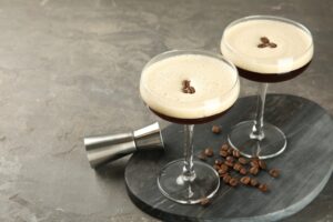Τι συμβολίζουν οι τρεις κόκκοι στον espresso martini;