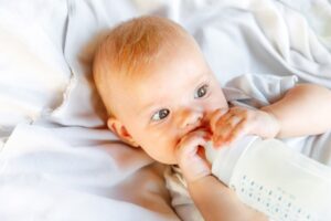 Μολυσμένο γάλα: Έκκληση από τη Foodwatch προς τους γονείς να αναφέρουν ασθένειες