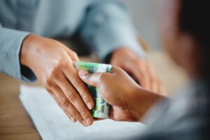 Νέες διώξεις για τις δωροδοκίες στις εγκρίσεις προϊόντων – Υπό κράτηση υψηλόβαθμα στελέχη του Τμήματος Ασφάλειας Τροφίμων