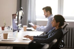 Καθιστική εργασία & ζωή: Τα δύο ροφήματα που προστατεύουν τα αγγεία – Μελέτη του Πανεπιστημίου του Μπέρμιγχαμ