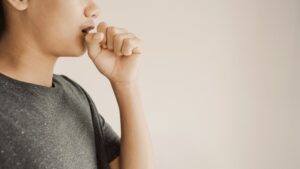 Πότε πρέπει να πάρετε άμεσα αντιβιοτικά – Τα συμπτώματα που δεν πρέπει ποτέ να αγνοήσετε