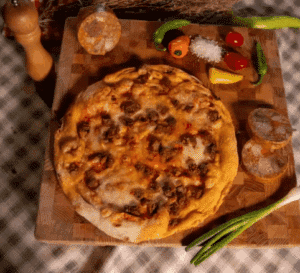 Pizza με βάση pinsa και Καβουρμά ΤΙΑΚΑ!