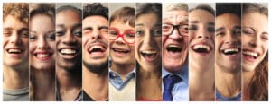 Γελάστε είναι… θεραπευτικό! Τι υποστηρίζουν επιστημονικές μελέτες για την επίδραση του γέλιου σε εγκέφαλο, καρδιά και πνεύμονες