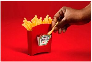 Νέα, έξυπνη συσκευασία της Heinz για τις τηγανιτές πατάτες με ενσωματωμένη θήκη για την κέτσαπ!
