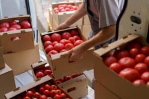 Η Γαλλία «σκληραίνει» τη στάση της στα εισαγόμενα τρόφιμα για να κατευνάσει την αγροτική οργή