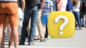 Στεκόμαστε σε ουρές για να αγοράσουμε πράγματα που στην πραγματικότητα δεν χρειαζόμαστε – Η επιστήμη εξηγεί το παράδοξο φαινόμενο