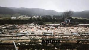 Ελλάδα: Ανεμοστρόβιλος ισοπέδωσε πτηνοτροφείο με 30.000 κοτόπουλα (σοκαριστικές φωτογραφίες και βίντεο)