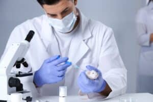 Ερευνητές τροποποίησαν προβιοτικό στέλεχος για να παράγει αντικαρκινικό φάρμακο μέσα στον ίδιο τον όγκο