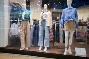 Αγρίνιο: Πουλούσε μεταχειρισμένα ρούχα για καινούργια – Πρόστιμο €2.000