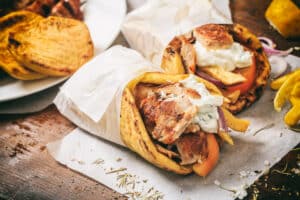 Πρόστιμα σε τρία σουβλατζίδικα σε μία ημέρα μετά από αιφνιδιαστικούς ελέγχους