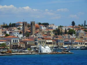 Αίγινα: Πάνω από ένα μήνα χωρίς καθαρό νερό το νησί – Ξεκίνησαν τα προβλήματα υγείας στους κατοίκους
