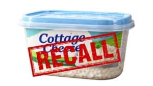 Τυρί cottage: Μία από τις 10 μεγαλύτερες γαλακτοβιομηχανίες παγκοσμίως ανακαλεί 6 κωδικούς λόγω “σημαντικού κινδύνου”