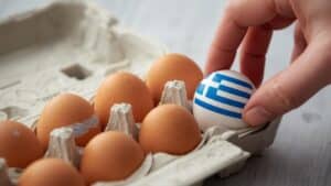 Τι αυγά τρώμε στην Ελλάδα; Ποιοι «βαφτίζουν» ελληνικά τα αυγά από Τουρκία, Αλβανία, Βουλγαρία; Τι κάνει το κράτος και πώς μπορεί να προστατευθεί ο καταναλωτής;