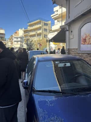 Λαγάνα: Ουρές και sold out πριν το μεσημέρι σε φούρνο στον Πειραιά