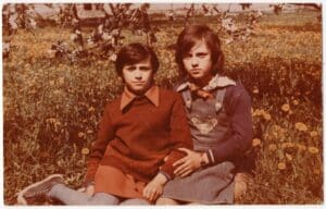 Γενιά δεκαετίας ’60 και αρχών ’70: Γιατί στην Ευρώπη αντέχει και στις ΗΠΑ πιέζει