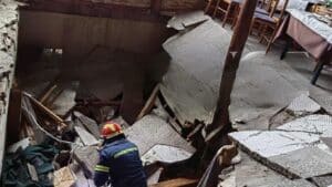 Ελλάδα: Άνοιξε η γη και τους… κατάπιε!Κατέρρευσε πάτωμα σε ταβέρνα και τραυματίστηκαν πελάτες (βίντεο)
