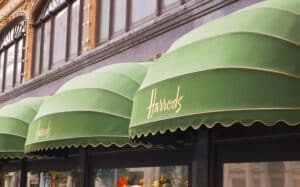 Harrods: Εργαζόμενοι κατηγορούν το πολυκατάστημα ότι τους «κλέβει» τα φιλοδωρήματα!