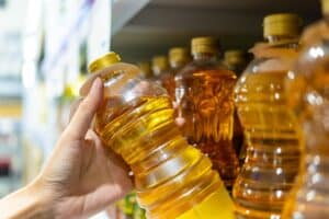 Ανακαλείται παρτίδα ηλιελαίου από την αγορά – Έρευνες σε εξέλιξη για την «περίεργη» γεύση