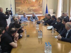 Λέσβος: "Fast track" αποζημιώσεις και 8 μέτρα στήριξης για τον αφθώδη πυρετό – Όλες οι ανακοινώσεις Καββαδά