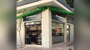Ο ΣΚΛΑΒΕΝΙΤΗΣ γίνεται εστιατόριο: Πώς το νέο μοντέλο "απειλεί" φούρνους, καφέ και delivery