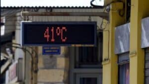 Καύσωνας και νεφροί: Νέα επιστημονική προειδοποίηση για τους κινδύνους της ακραίας ζέστης - ο καθηγητής Γ. Σακκάς στο ΑΠΕ-ΜΠΕ