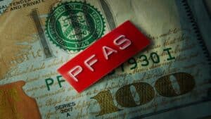 15.000 αγωγές και ένας διακανονισμός 10 δισ. δολαρίων: Τα PFAS έγιναν η μεγαλύτερη νομική απειλή για τη βιομηχανία τροφίμων
