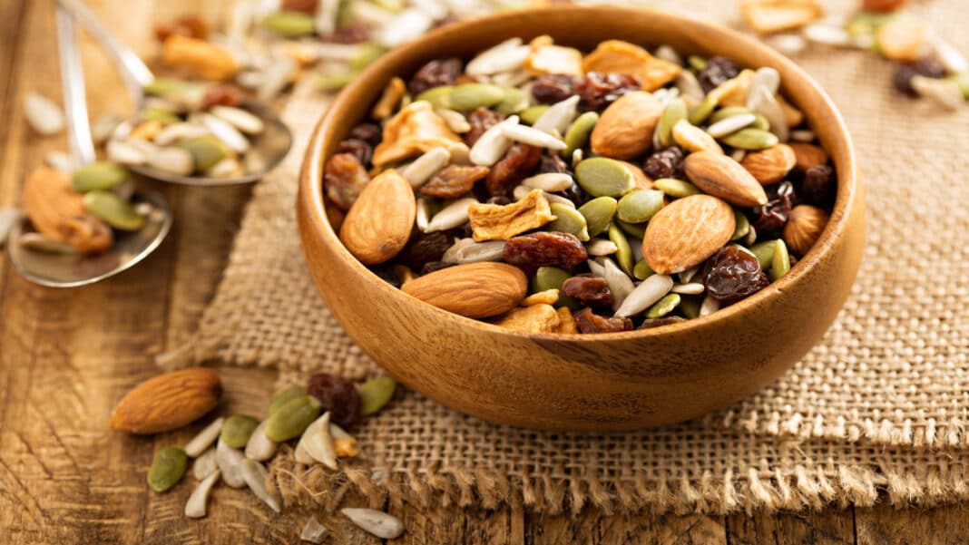 Trail mix: Το σνακ που φαίνεται υγιεινό αλλά μπορεί να εκτοξεύσει το σάκχαρο