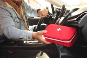 Ελλάδα: Αλλάζουν όλα στα φαρμακεία των αυτοκινήτων – Τέλος τα «παλιά» κουτιά, έρχονται πρόστιμα - Cibum.gr