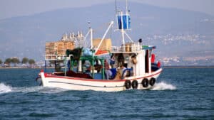 Δεύτερη πηγή εισοδήματος για τους επαγγελματίες ψαράδες ο αλιευτικός τουρισμός