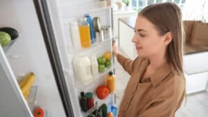 Ποια λαχανικά και φρούτα δεν πρέπει να βάζετε στο ψυγείο - Και ποια χαλάνε αν τα αφήσετε έξω