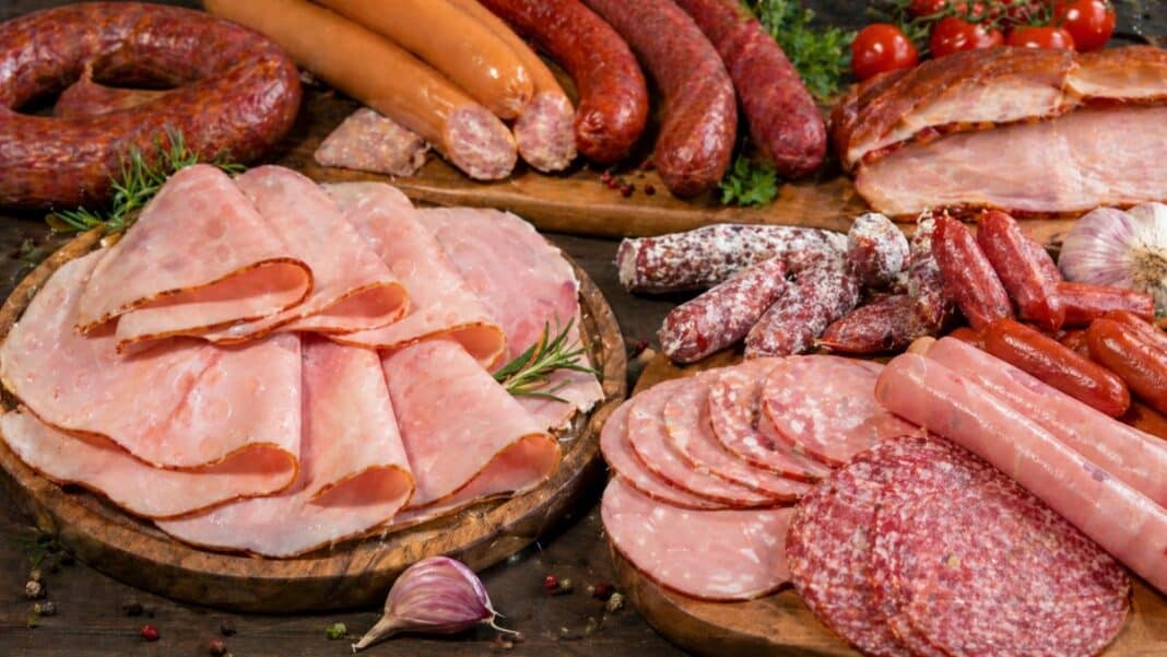 Ζαμπόν και λουκάνικα συνδέονται με αυξημένο κίνδυνο καρκίνου - Η σύσταση των ειδικών για το εβδομαδιαίο όριο κατανάλωσης