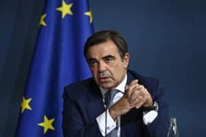 Ο Ιταλός υπουργός Γεωργίας έρχεται στην Αθήνα για διμερή συνάντηση με τον Σχοινά