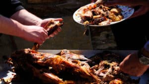 Πόσες θερμίδες κρύβει το πασχαλινό τραπέζι - Πώς να απολαύσετε τη γιορτή χωρίς τύψεις - Cibum.gr