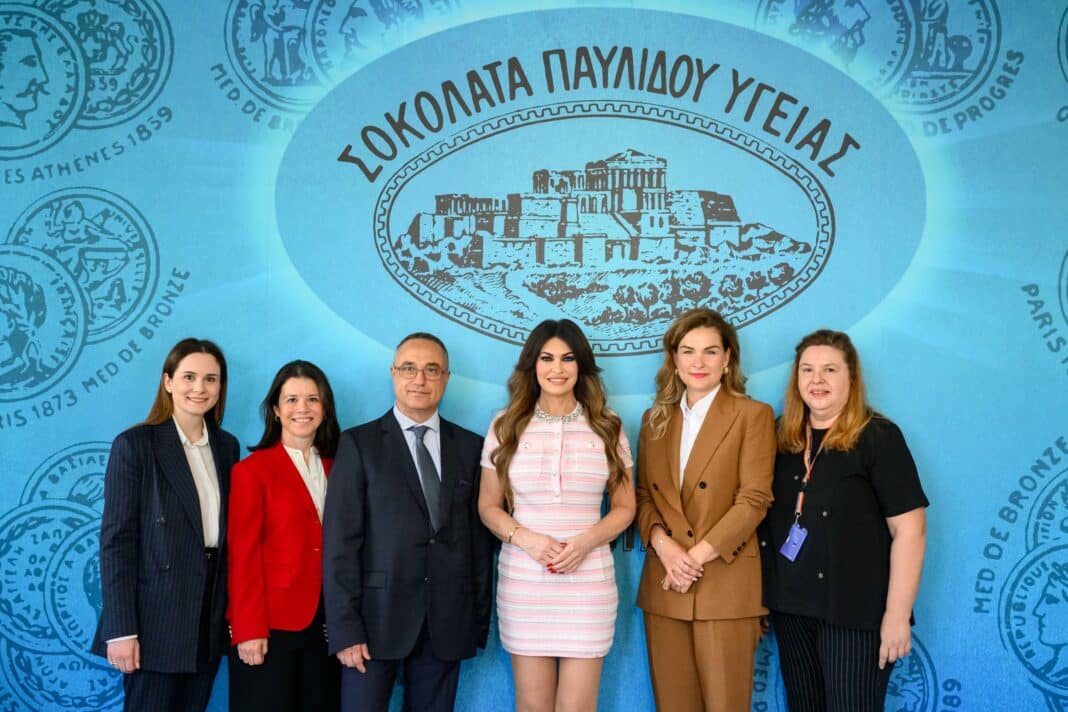 Mondelēz: Το εργοστάσιο σοκολατοποιΐας «Παυλίδη» στην οδό Πειραιώς επισκέφθηκε η Πρέσβης των ΗΠΑ στην Ελλάδα, K. Guilfoyle