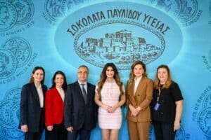 Mondelēz: Το εργοστάσιο σοκολατοποιΐας «Παυλίδη» στην οδό Πειραιώς επισκέφθηκε η Πρέσβης των ΗΠΑ στην Ελλάδα, K. Guilfoyle
