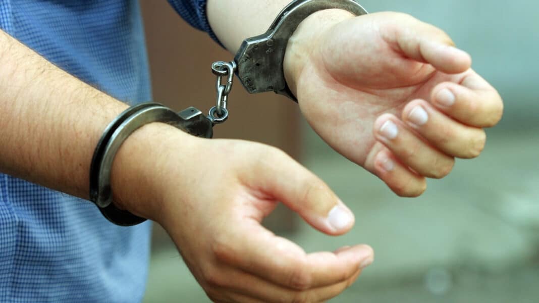 Βόλος: 25χρονος έκλεψε παγωτά αξίας 400 ευρώ από περίπτερο