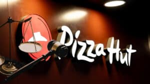 Pizza Hut: Αγωγή 100 εκατομμυρίων για το σύστημα παράδοσης τεχνητής νοημοσύνης