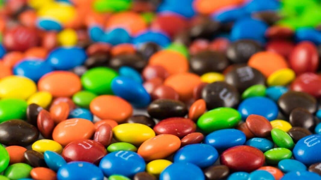 Τα M&M’s δεν θα είναι ποτέ ξανά τα ίδια - Τα χρώματα που καταργεί η εταιρεία στα εμβληματικά καραμελάκια της