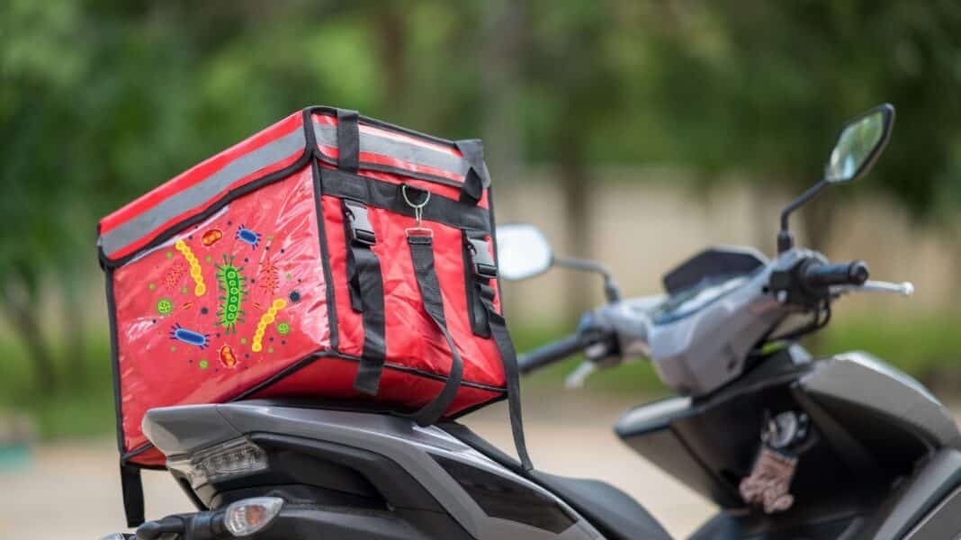 Delivery: Βρέθηκαν παθογόνοι μικροοργανισμοί στις τσάντες μεταφοράς