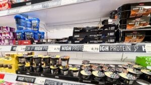 Πρωτεΐνη παντού: Διατροφική ανάγκη ή το πιο έξυπνο κόλπο marketing στα σούπερ μάρκετ;