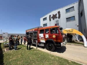Η Coffee Island δωρίζει πυροσβεστικό όχημα στους εθελοντές πυροσβέστες Αχαΐας