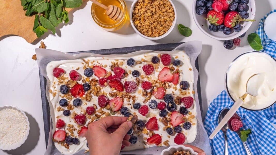 Φτιάξε Frozen Yogurt στο σπίτι με λίγα υλικά και πολλές παραλλαγές