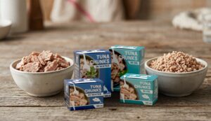 Η Tetra Pak παρουσιάζει την πρώτη χάρτινη συσκευασία για τόνο