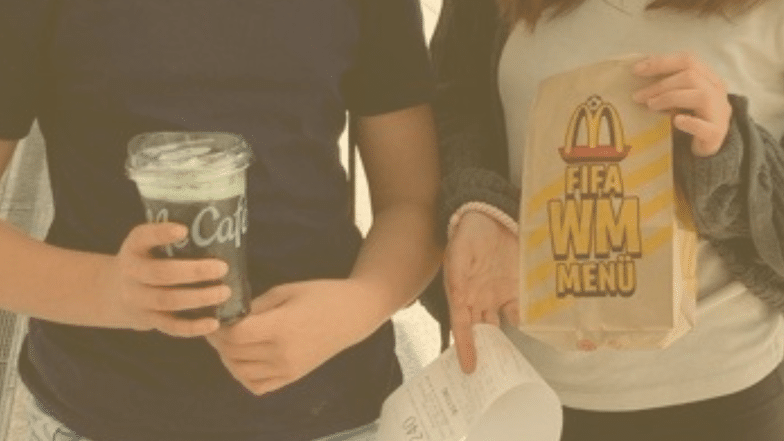 McDonald's και ενεργειακά ποτά: Η foodwatch καταγγέλλει πώληση σε ανήλικους παρά τις συστάσεις του ίδιου του ομίλου
