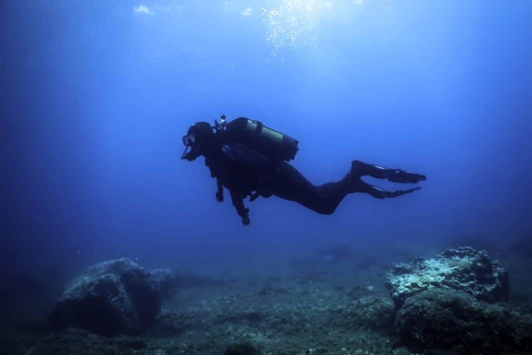 Ρομπότ με τεχνητή νοημοσύνη «διαβάζει» την αναπνοή των δυτών μέσα από τις φυσαλίδες