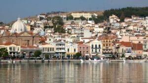 Λέσβος: Διαμαρτυρία κτηνοτρόφων στο Λιμεναρχείο Μυτιλήνης μετά τις διώξεις για το κλείσιμο του λιμανιού