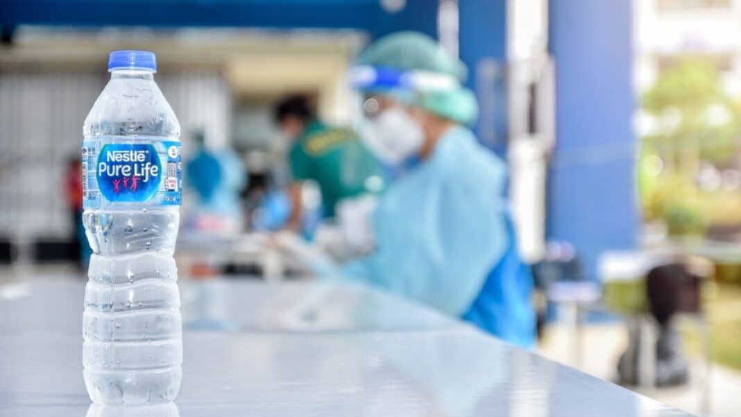 Η Nestlé μεταφέρει το τμήμα εμφιαλωμένου νερού σε άλλη εταιρεία – Η νέα κίνηση μετά το σκάνδαλο του Perrier