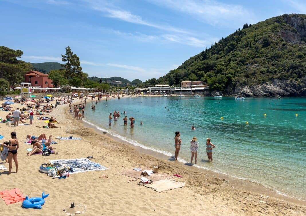 Μπορείτε να κολυμπήσετε αμέσως μετά το φαγητό; Τι λένε οι ειδικοί