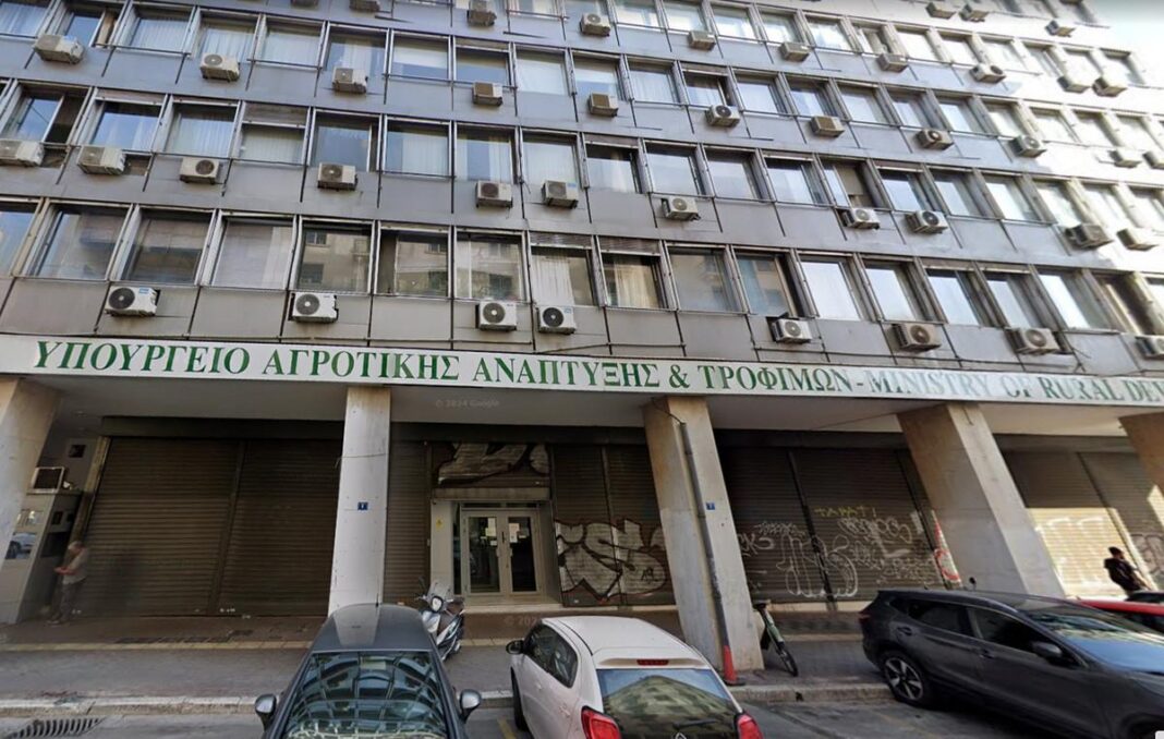 «Βολές» γεωπόνων κατά του ΥΠΑΑΤ για απευθείας ανάθεση 423.522 ευρώ – «Το κατεπείγον δεν μπορεί να γίνει μόνιμη πρακτική»